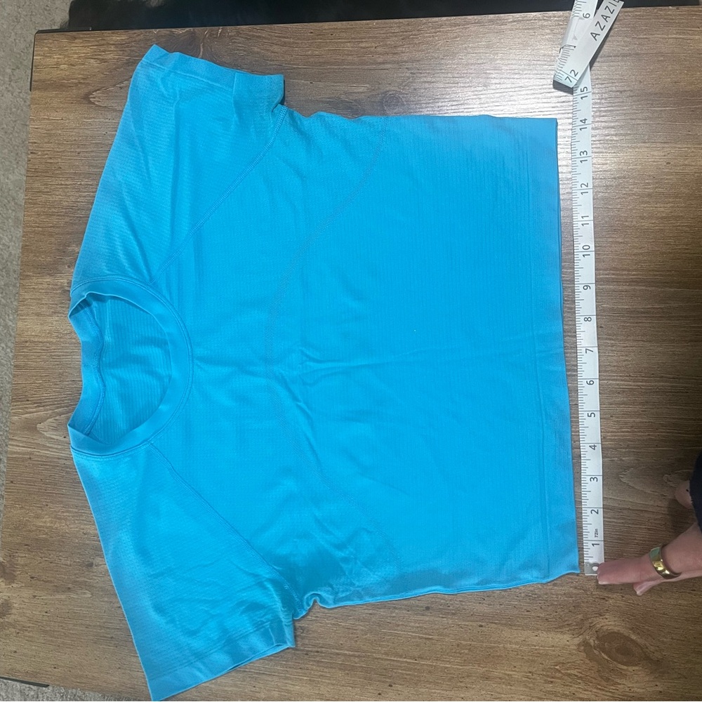 lululemon swiftly Blue T-Shirt size 8
